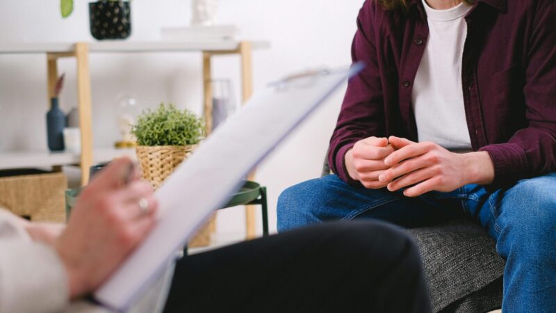 Free Mental Health Services in the UAE During Regional Tensions: Helplines & Support Options